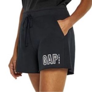 GAP L LOGO SHORT NEW w/tags